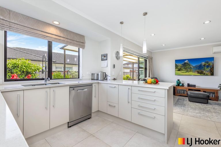 Photo of property in 45 Hadley Wood Drive, Wattle Downs, Auckland, 2103