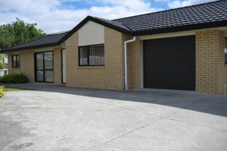 Photo of property in 4 Parkcrest Drive, Henderson, Auckland, 0612