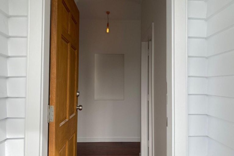 Photo of property in 10 Onewa Road, Northcote Point, Auckland, 0627