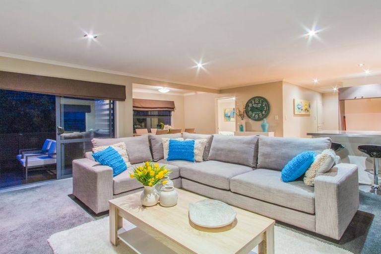 Photo of property in 12e Bluefin Way, West Harbour, Auckland, 0618