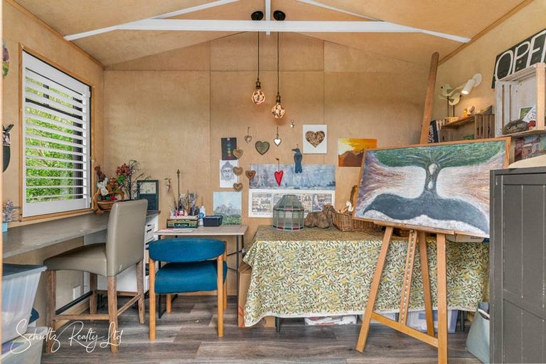 Photo of property in 17 Oparakau Road, Matakohe, 0594