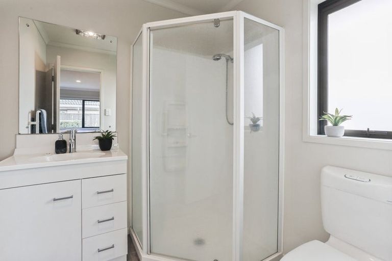 Photo of property in 66 Shillingford Boulevard, Rolleston, 7615