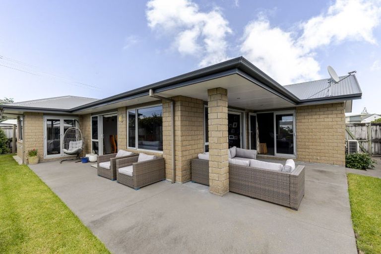 Photo of property in 2 Oakwood Drive, Highlands Park, New Plymouth, 4312