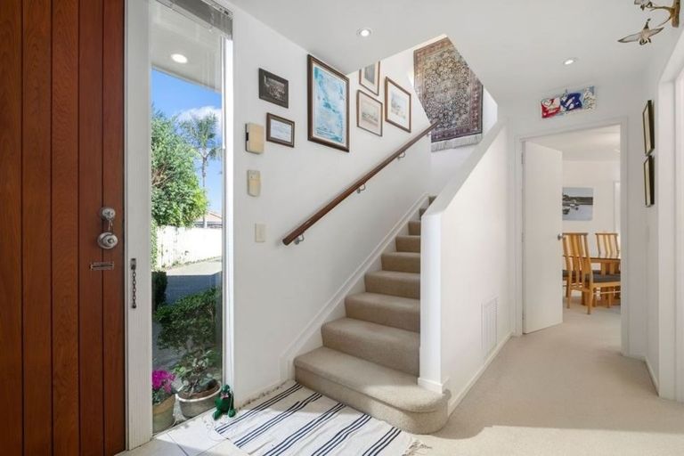 Photo of property in 27 Craig Road, Milford, Auckland, 0620