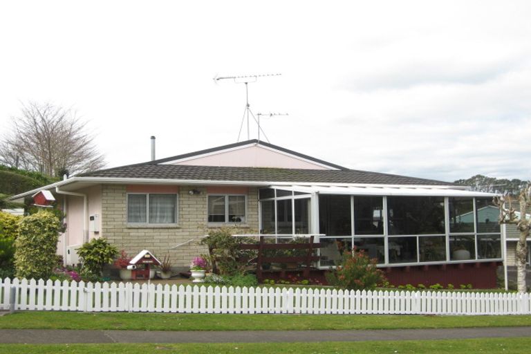 Photo of property in 24 Kenmore Street, Westown, New Plymouth, 4310
