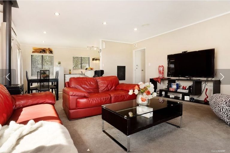 Photo of property in 1/9 Jay Court, Botany Downs, Auckland, 2010