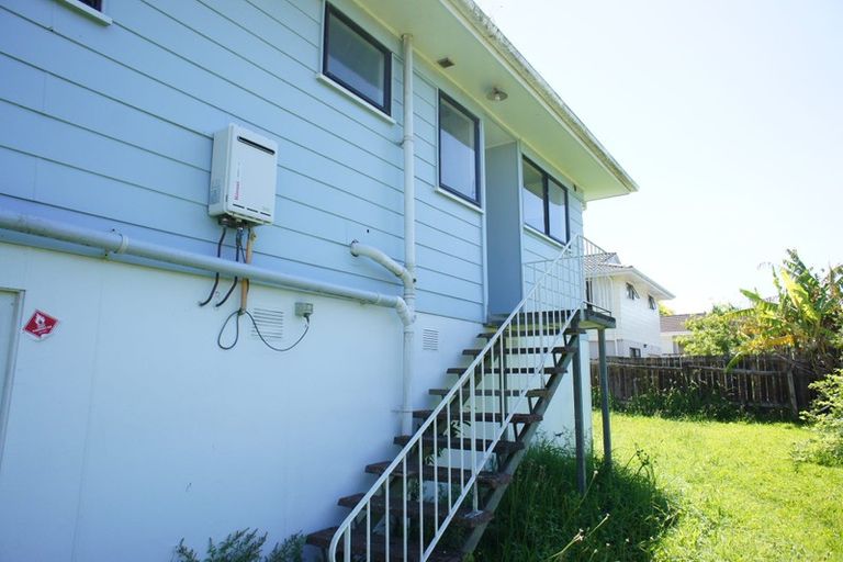 Photo of property in 26 Lambrown Drive, Totara Vale, Auckland, 0629