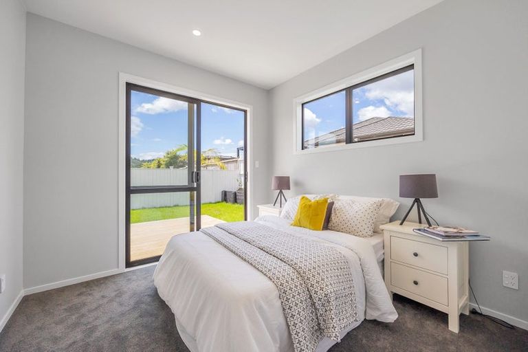 Photo of property in 14 Madden Avenue, Kumeu, 0810