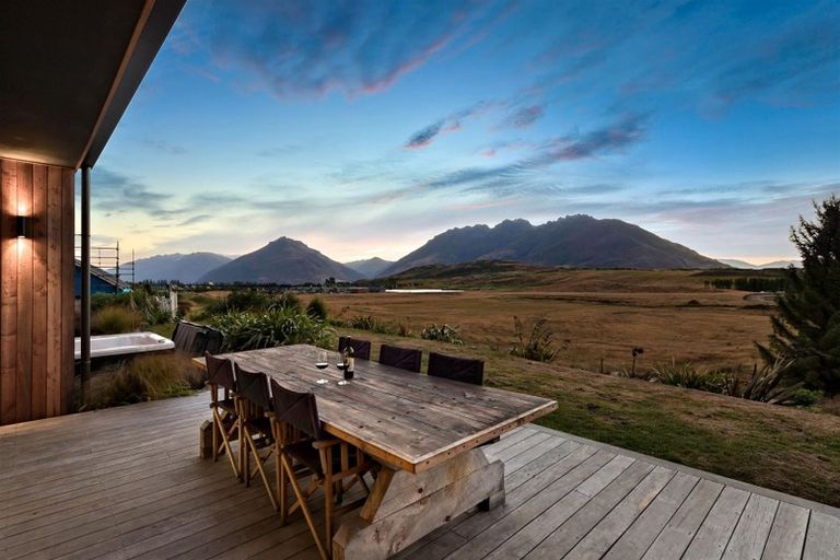 Photo of property in 11 Cunninghams Drive, Jacks Point, Queenstown, 9371