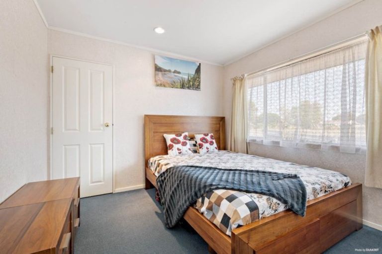Photo of property in 111 Kindergarten Drive, Conifer Grove, Takanini, 2112