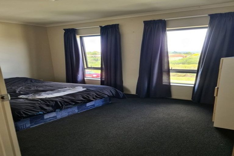 Photo of property in 24 Kuurae Crescent, Weymouth, Auckland, 2103
