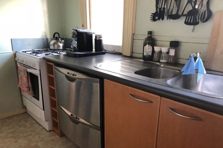 Photo of property in 18 Shoal Bay Road, Devonport, Auckland, 0624