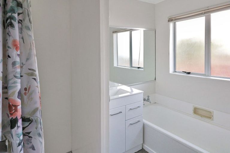 Photo of property in 13 Kaitangata Crescent, Kelson, Lower Hutt, 5010