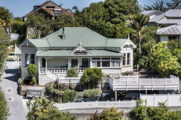 Photo of property in 15 Cameron Road, Bluff Hill, Napier, 4110