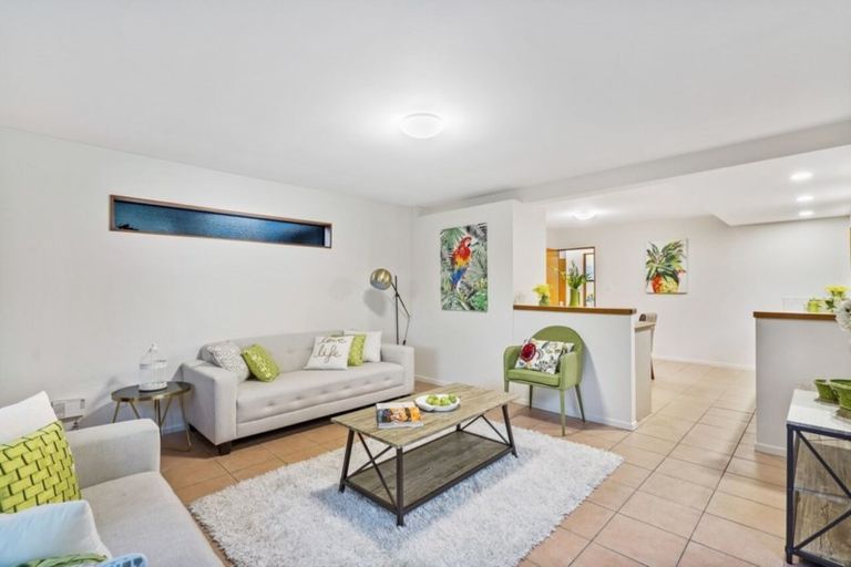 Photo of property in 2/6 County Road, Torbay, Auckland, 0630