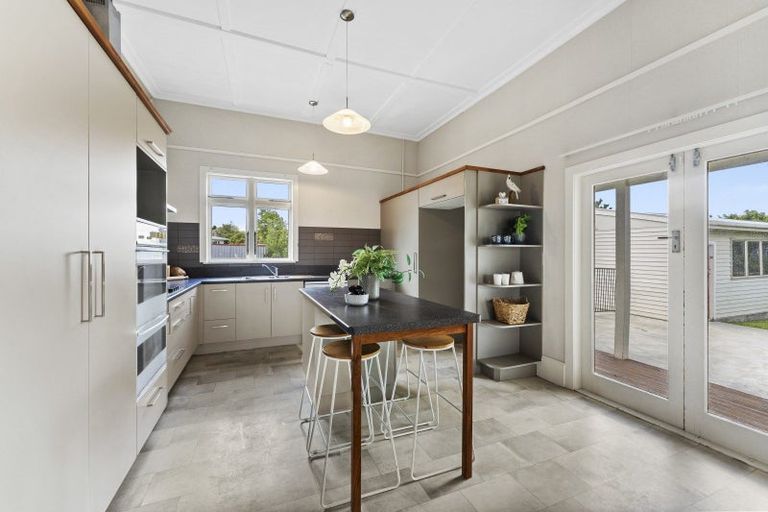 Photo of property in 68 East Street, Feilding, 4702