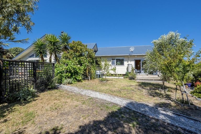 Photo of property in 36 Freyberg Crescent, Waikanae Beach, Waikanae, 5036