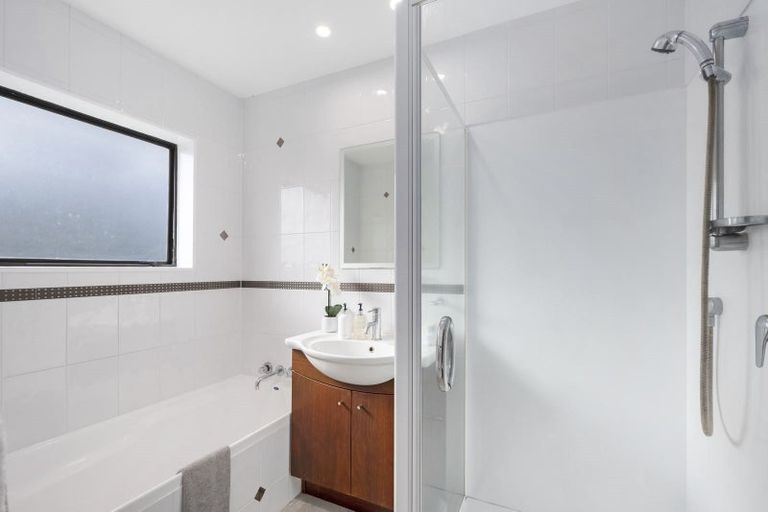 Photo of property in 2/51 Nigel Road, Browns Bay, Auckland, 0630