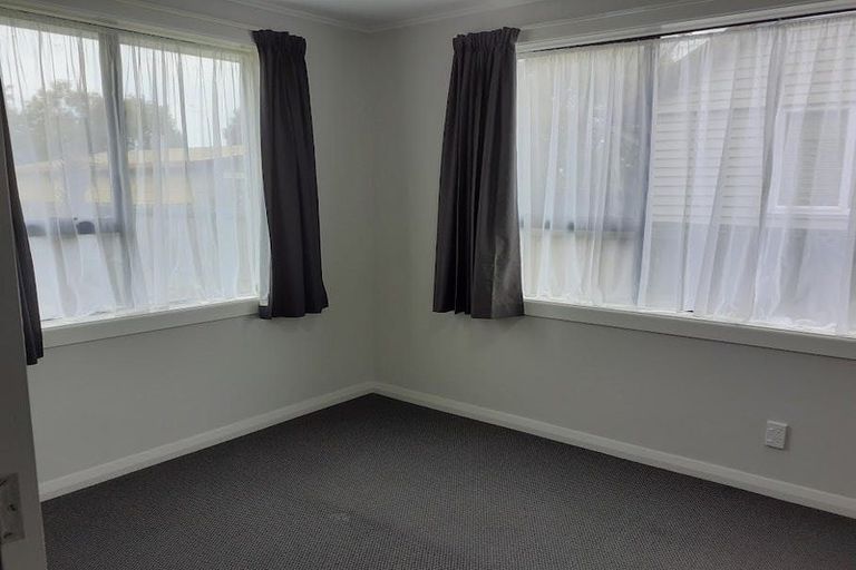 Photo of property in 19 Avro Crescent, Hornby, Christchurch, 8042