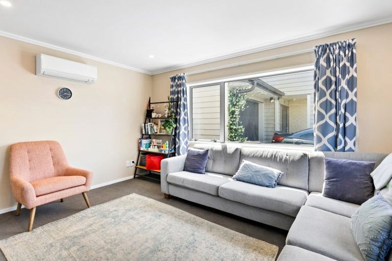 Photo of property in 1 Chalfont Road, Silverstream, Upper Hutt, 5019