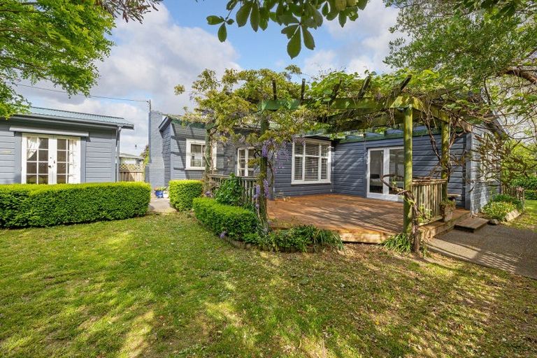 Photo of property in 37 Sackville Street, Martinborough, 5711