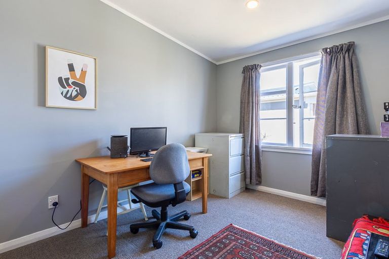 Photo of property in 20 Rauparaha Street, Waikanae Beach, Waikanae, 5036