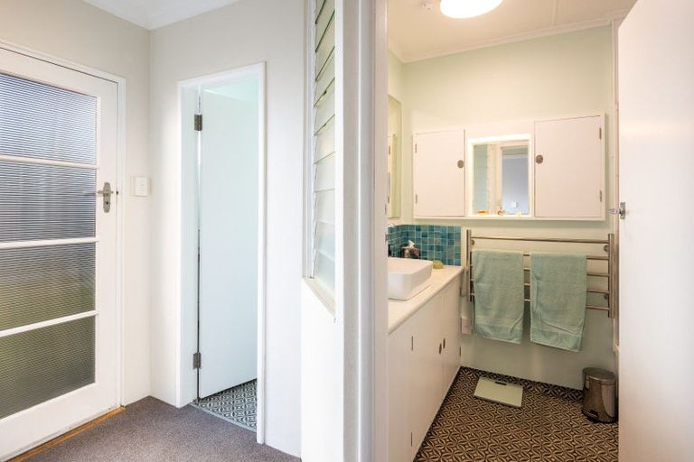 Photo of property in 126 Seaview Road, Westown, New Plymouth, 4310