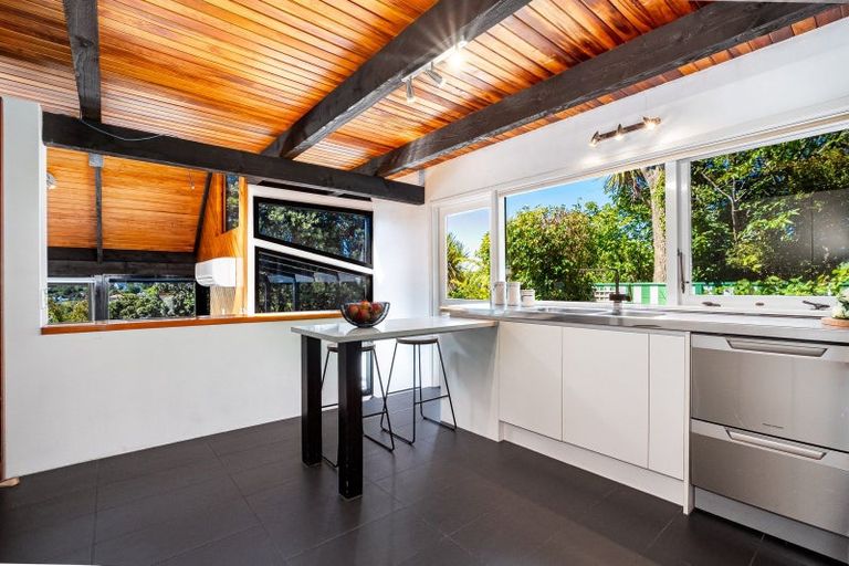 Photo of property in 1 Indira Place, Khandallah, Wellington, 6035