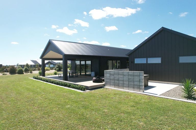 Photo of property in 18 Oriwa Lane, Levin, 5571