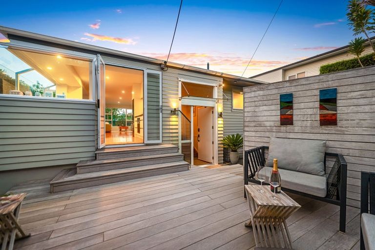 Photo of property in 40 Peter Terrace, Castor Bay, Auckland, 0620