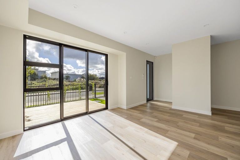 Photo of property in 124 Vintry Drive, Kumeu, 0810