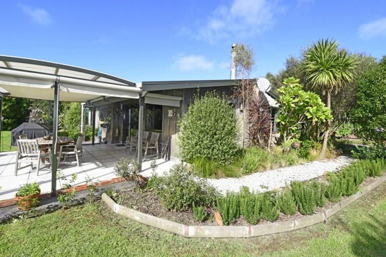Photo of property in 210a Pukenui Road, Kaiwaka, 0573