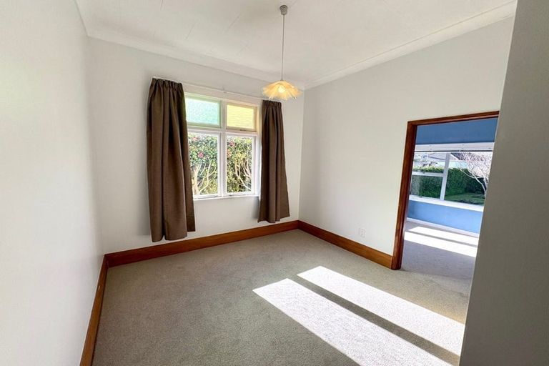 Photo of property in 23 Paynters Avenue, Strandon, New Plymouth, 4312