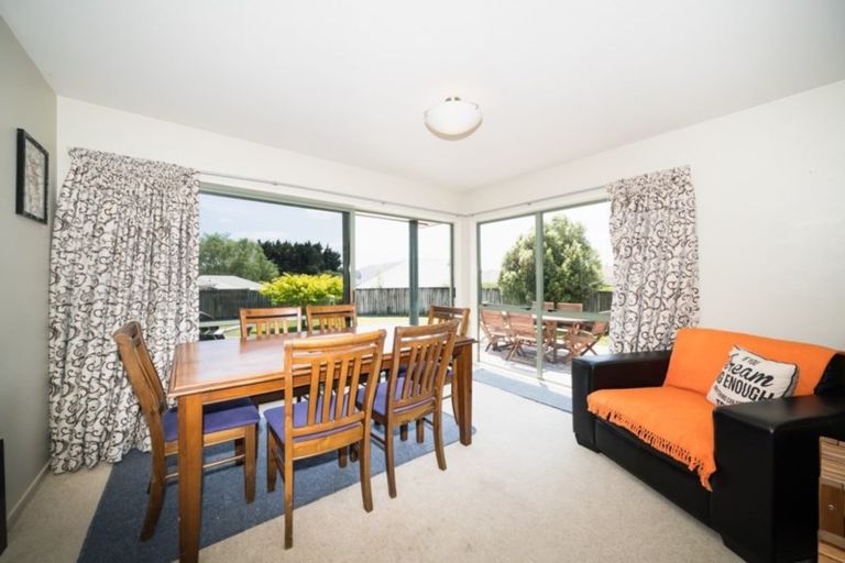 Photo of property in 5 Abby Road, Fitzherbert, Palmerston North, 4410