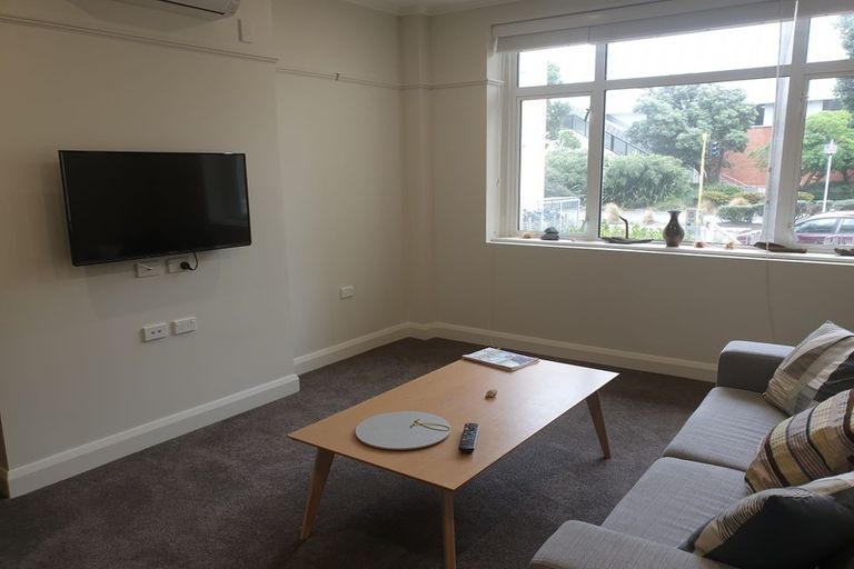 Photo of property in Fountain Court, 9/48 Oriental Parade, Oriental Bay, Wellington, 6011