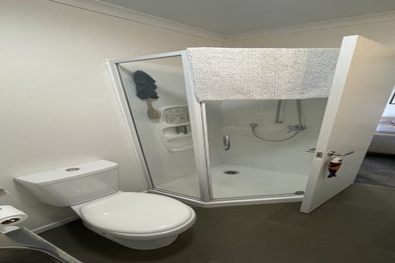 Photo of property in 6a Kiriwai Road, Paremata, Porirua, 5024