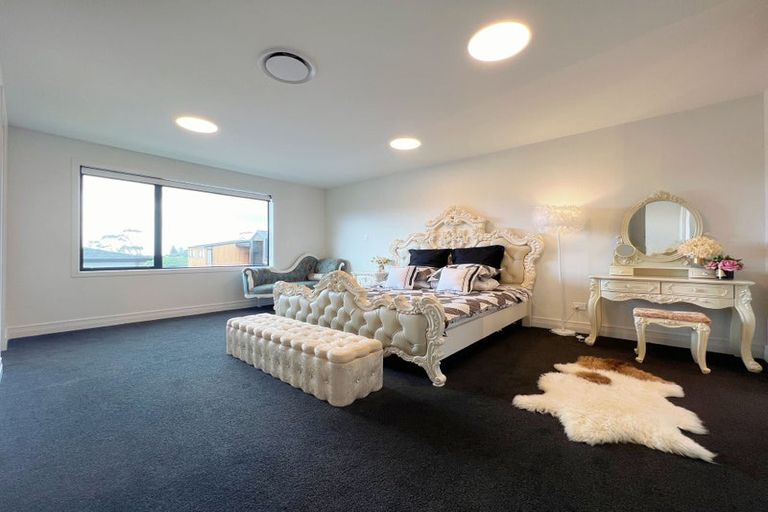 Photo of property in 2 Luff Place, Long Bay, Auckland, 0630