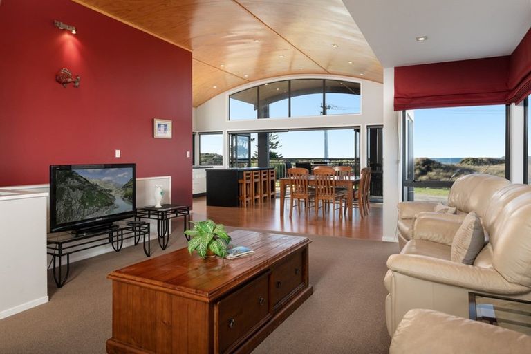 Photo of property in 908a Papamoa Beach Road, Papamoa Beach, Papamoa, 3118