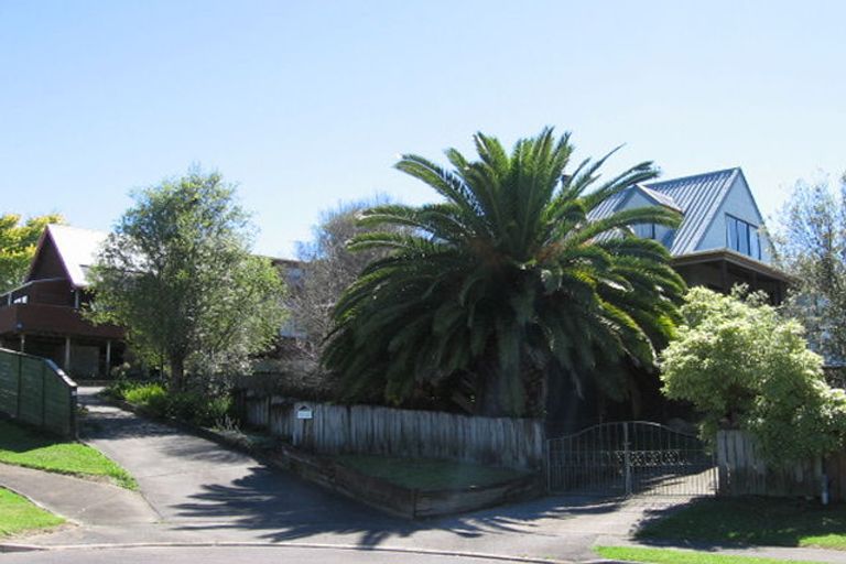 Photo of property in 15 Kayle Glen, West Harbour, Auckland, 0618