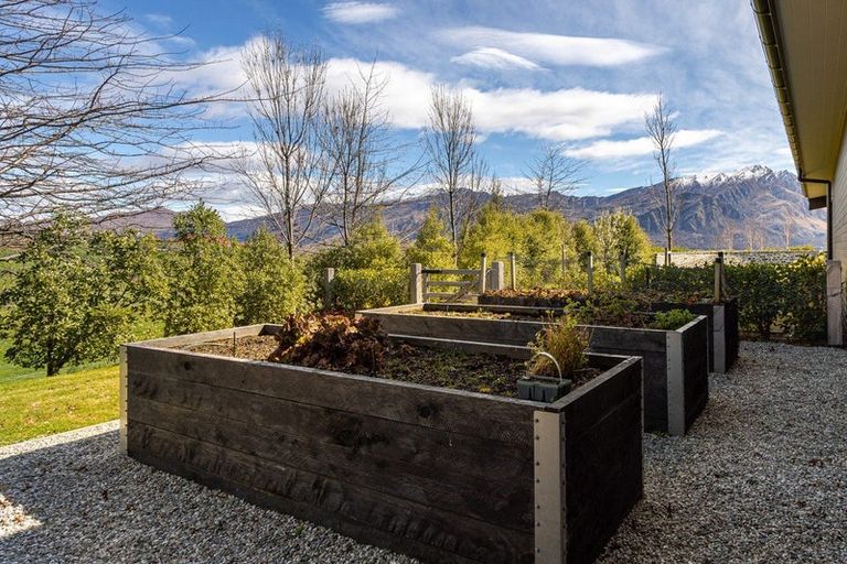 Photo of property in 1 Todd Lane, Lake Hayes, Queenstown, 9371
