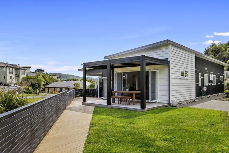 Photo of property in 12 Botany Lane, Whitby, Porirua, 5024