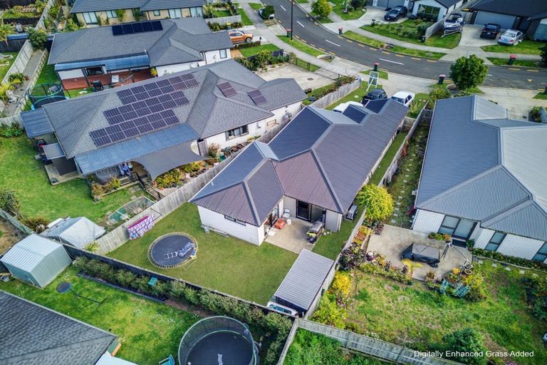 Photo of property in 16 Opouatu Avenue, Glenbrook, 2681