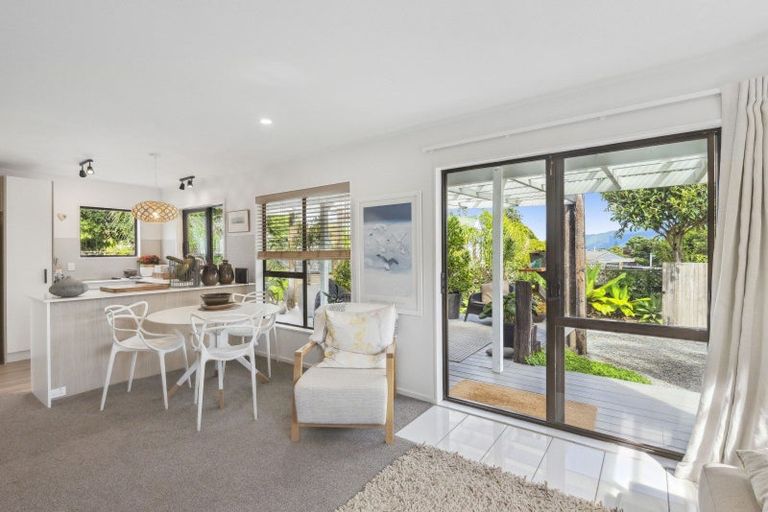 Photo of property in 2 Island View Terrace, Waikanae Beach, Waikanae, 5036