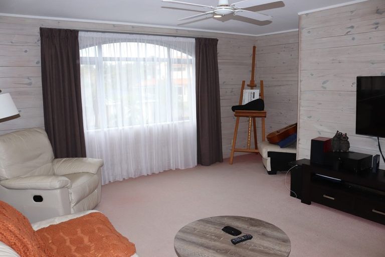 Photo of property in 49 Milan Drive, Glen Eden, Auckland, 0602