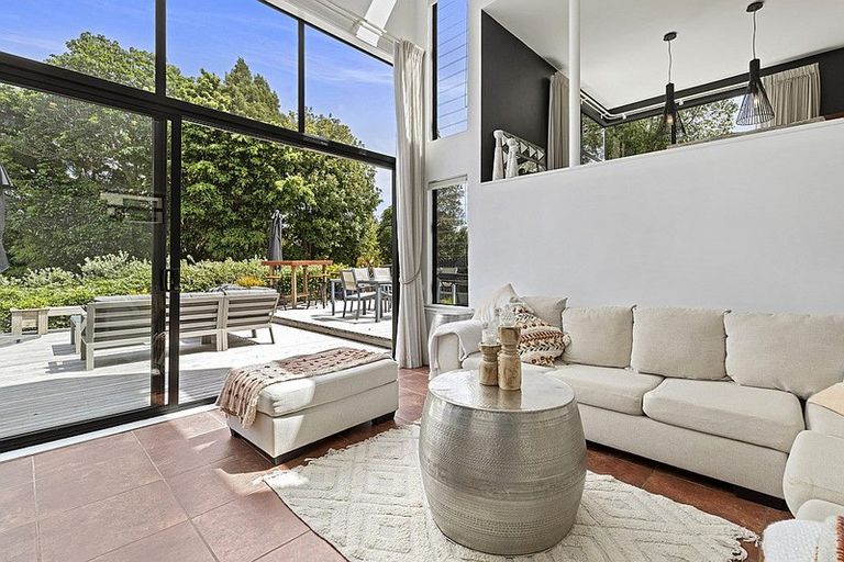 Photo of property in 31 Waipuia Place, Greenhithe, Auckland, 0632