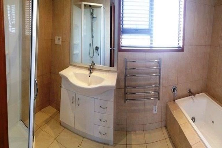 Photo of property in 1/37 Takutai Avenue, Half Moon Bay, Auckland, 2012