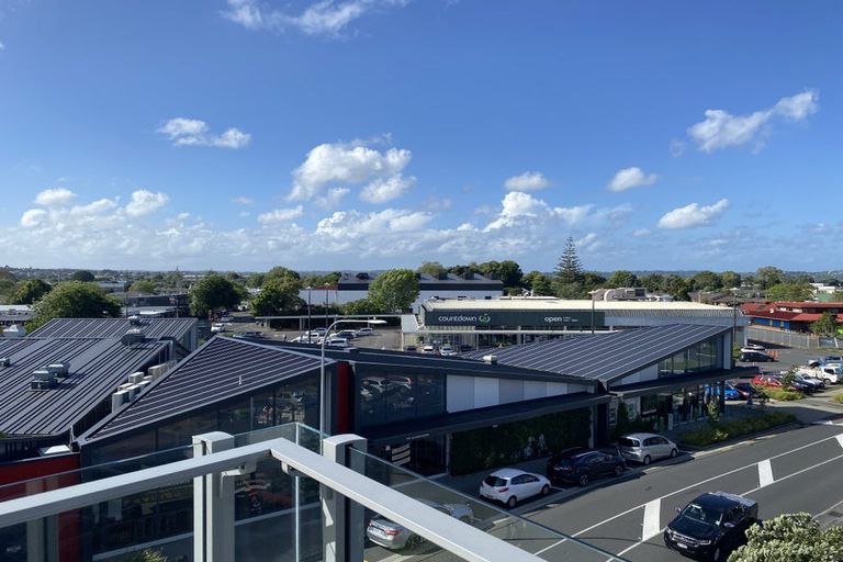 Photo of property in Bella Vista, 3d/84 Gunner Drive, Te Atatu Peninsula, Auckland, 0610