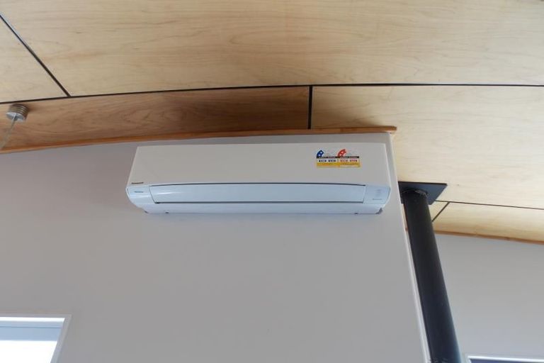 Photo of property in 24 Signallers Grove, Strathmore Park, Wellington, 6022