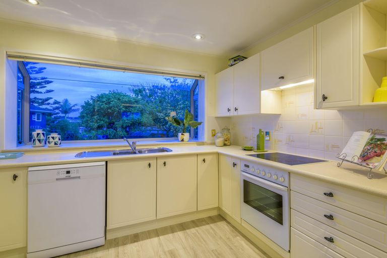 Photo of property in 14 Claresholm Place, Mangere Bridge, Auckland, 2022