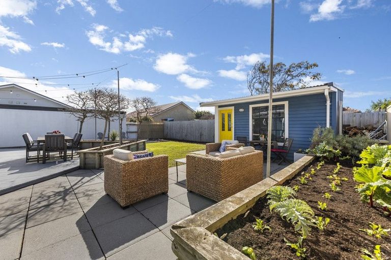 Photo of property in 127 Hargest Crescent, Saint Clair, Dunedin, 9012